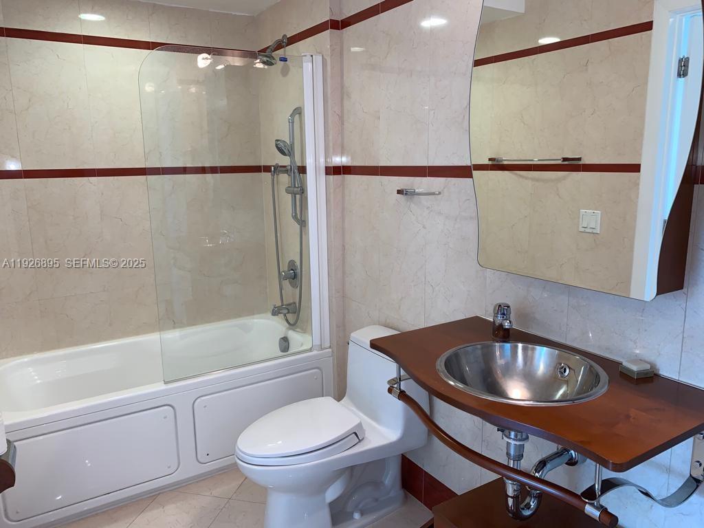 THE COSMOPOLITAN - Residential Lease