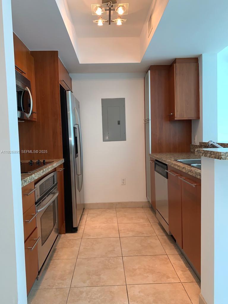 THE COSMOPOLITAN - Residential Lease