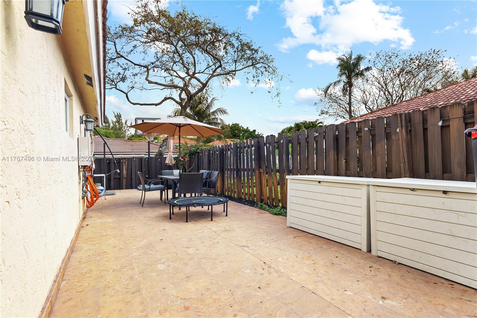 DORAL PALMS - Residential