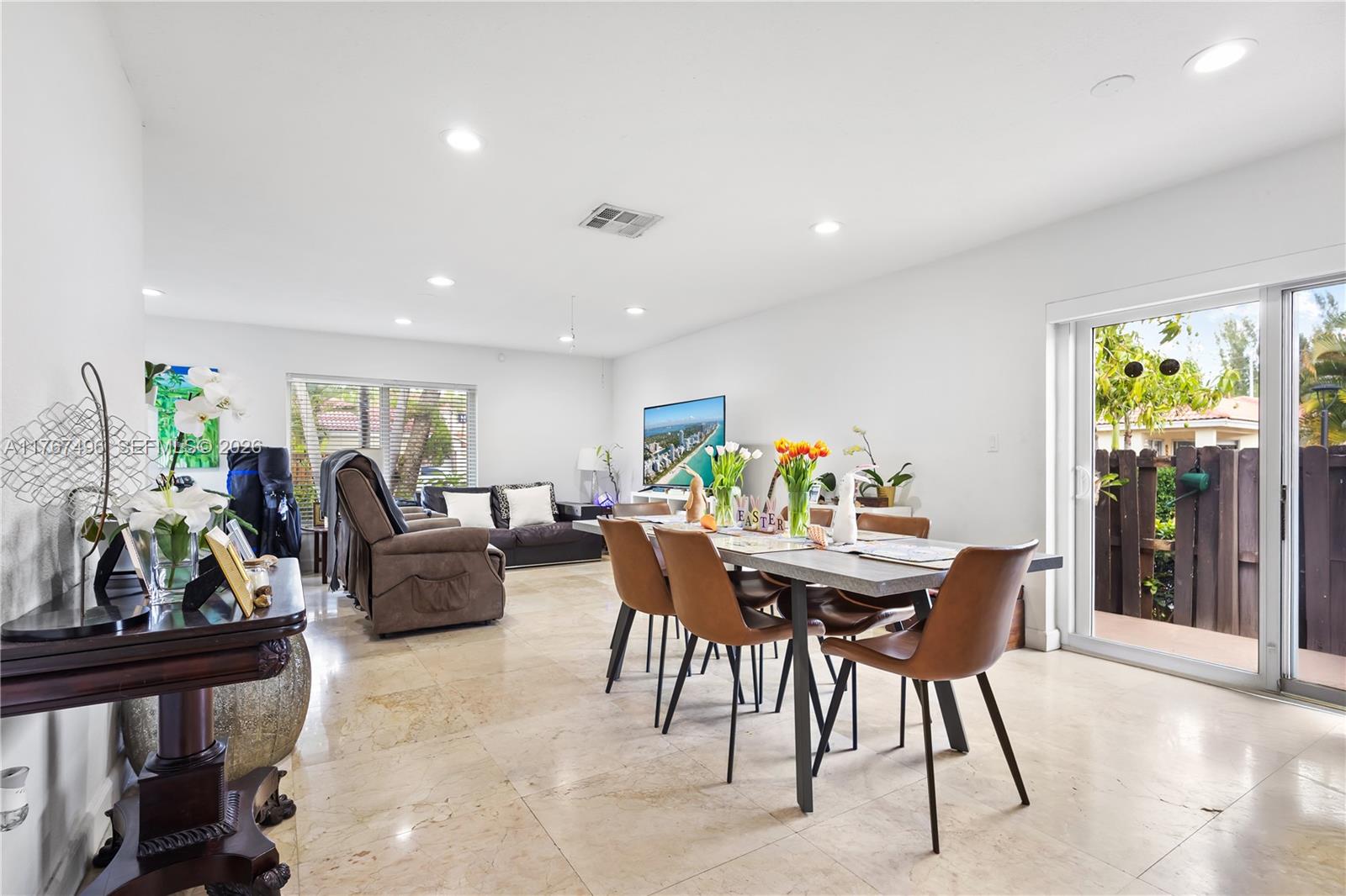 DORAL PALMS - Residential