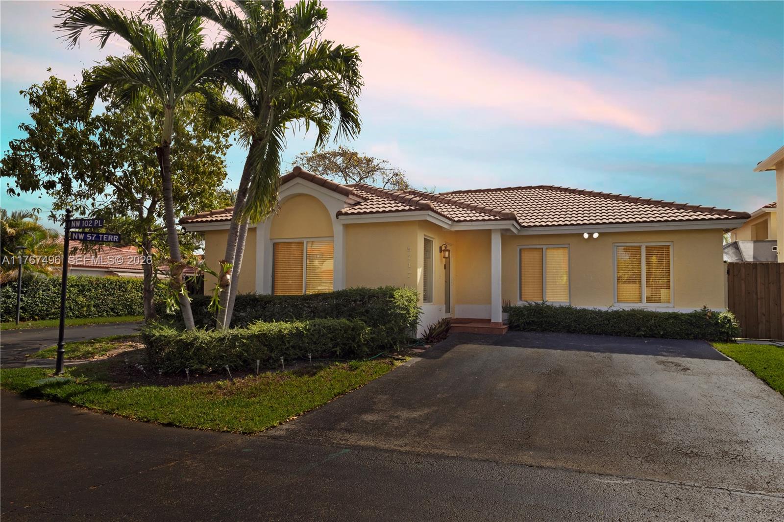 DORAL PALMS - Residential