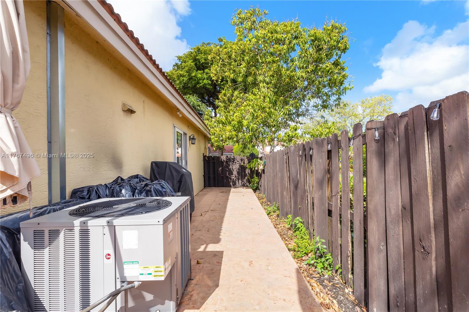 DORAL PALMS - Residential