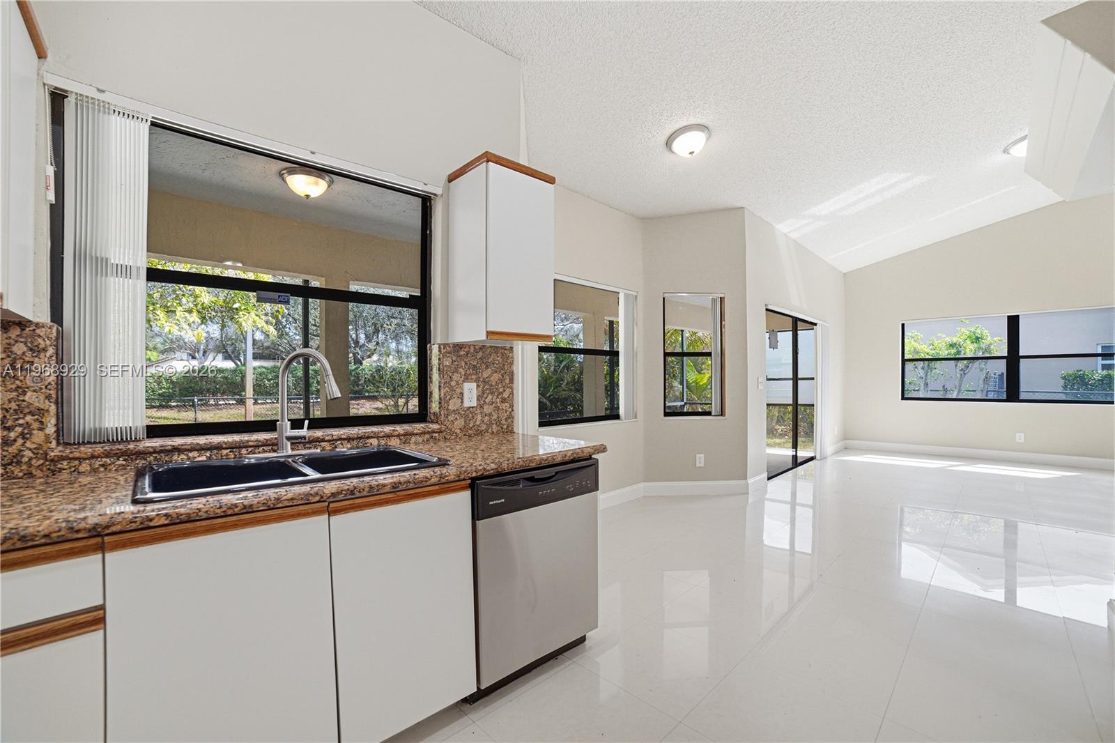 CHAPEL TRAIL REPLAT - Residential