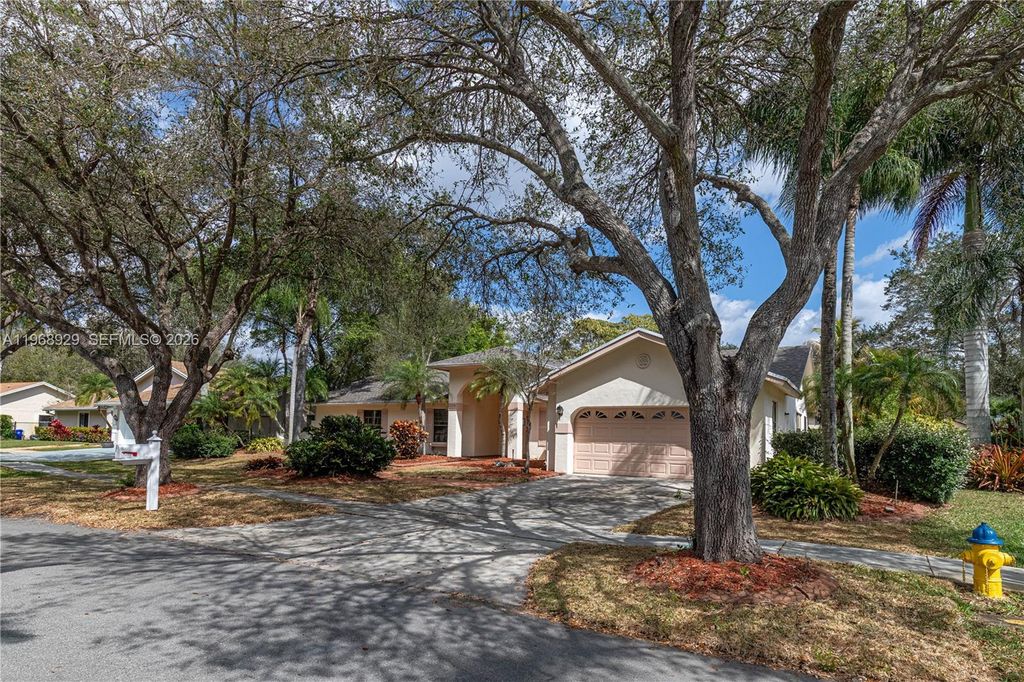 Photo of 20241 NW 8th St, Pembroke Pines, FL 33029 (MLS # A11968929)