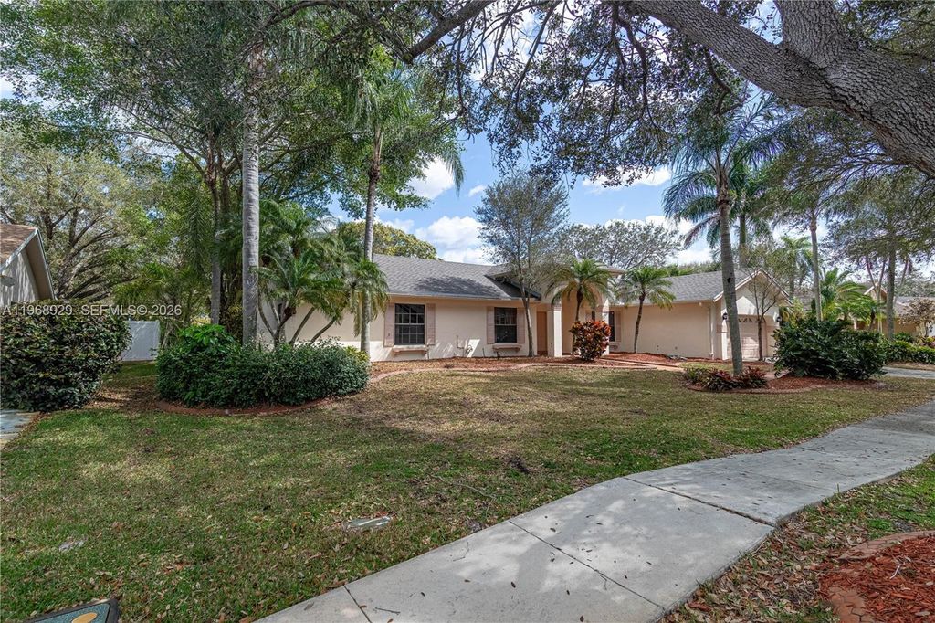 Photo of 20241 NW 8th St, Pembroke Pines, FL 33029 (MLS # A11968929)