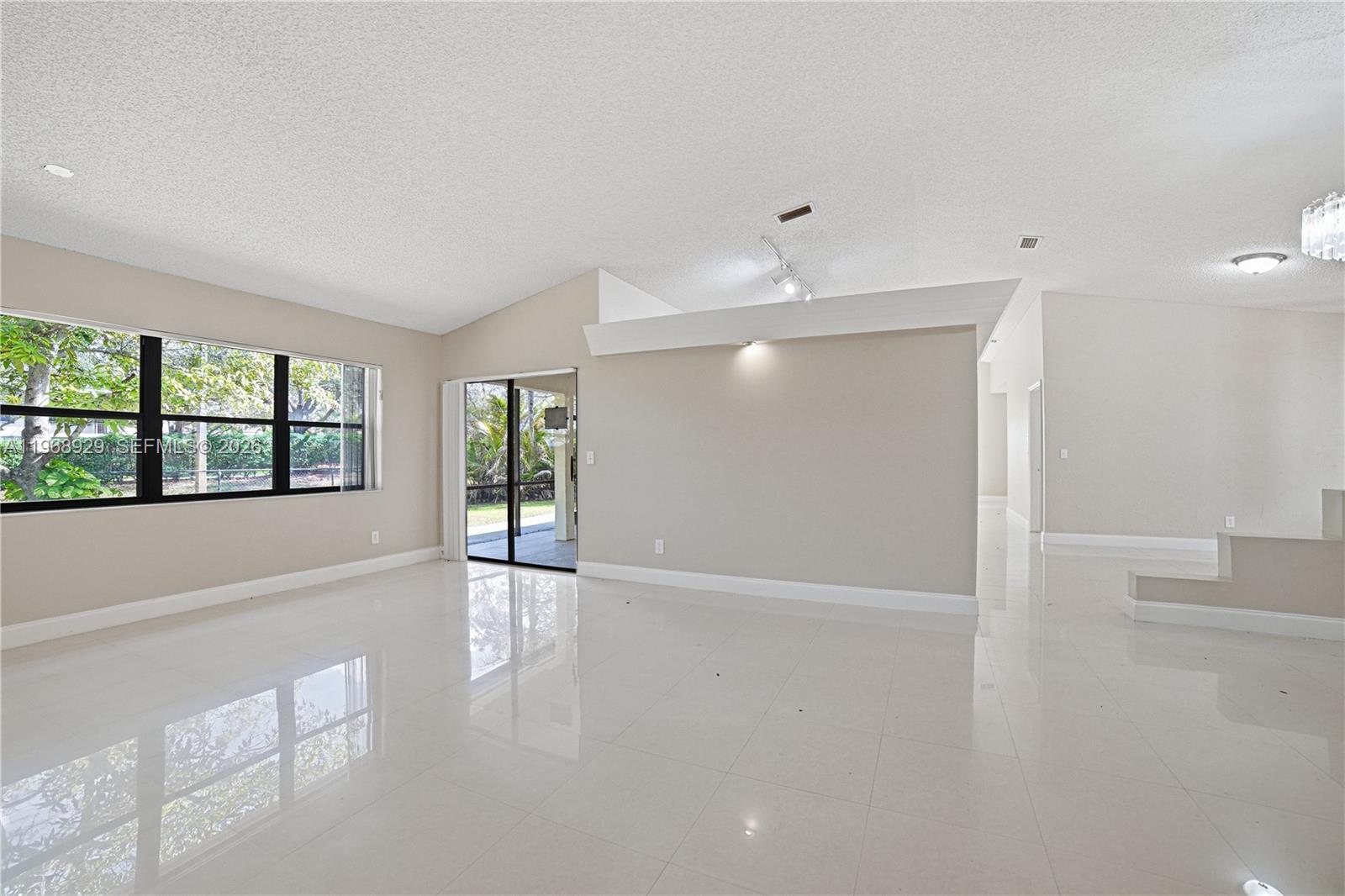 CHAPEL TRAIL REPLAT - Residential