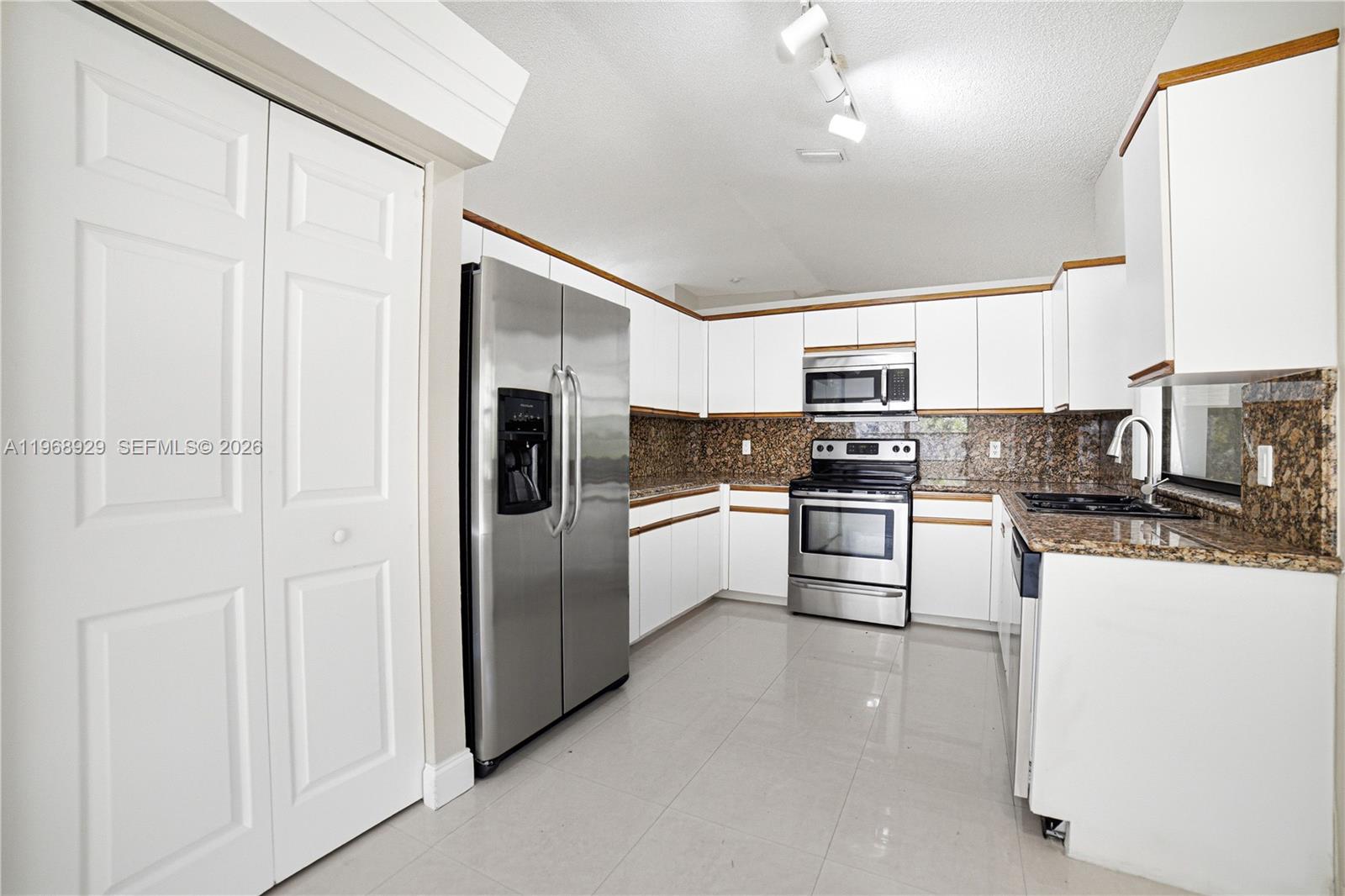 CHAPEL TRAIL REPLAT - Residential