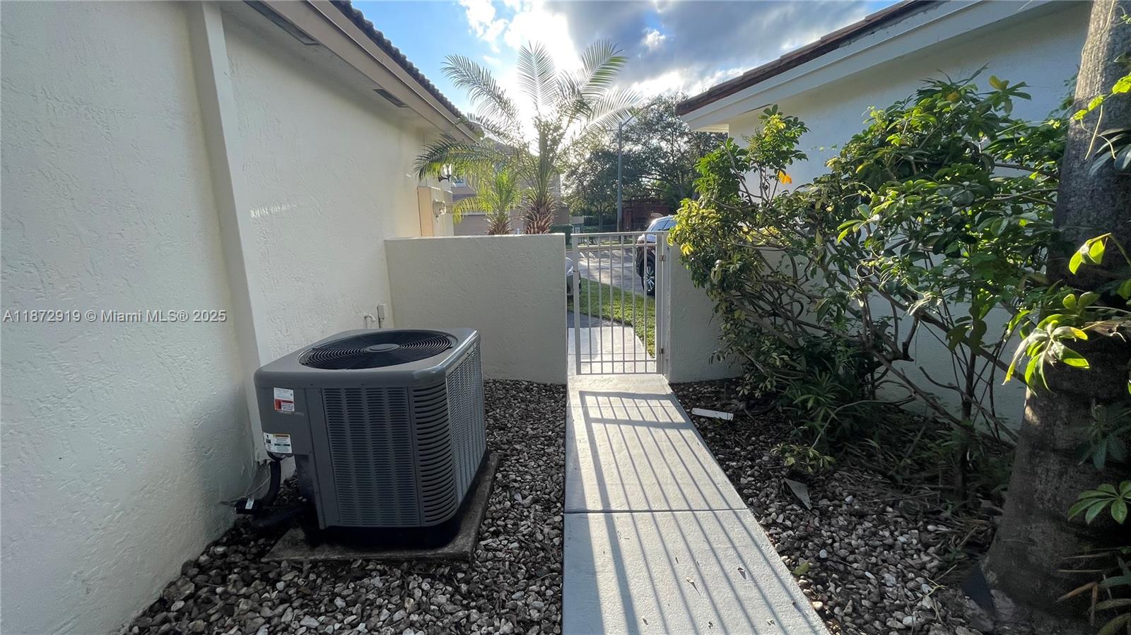 CROSSBOW - Residential Lease