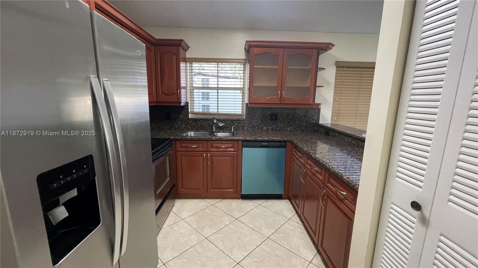 CROSSBOW - Residential Lease