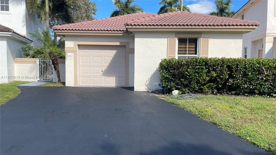 CHARMING AND QUAINT ALL ROLLED UP IN ONE, ENJOY LIVING AT ITS FINEST. SPLIT FLOOR PLAN, WOOD FLOORS IN THE BEDROOMS, WALK IN CLOSET IN THE MASTER BEDROOM, TILE IN THE LIVING AREAS, BEAUTIFUL KITCHEN, CABINETS, GRANITE COUNTER TOPS, STAINLESS STEEL APPLIANCES, COUNTER ISLAND, ENJOY YOUR BBQ IN THE NICE BACKYARD. HOME CENTRALLY LOCATED TO MAJOR HWYS, FRESHLY PAINTED. A RATED SCHOOLS,SHOPPING CENTER,MALL,HOSPITAL ETC. EASY TO SHOW