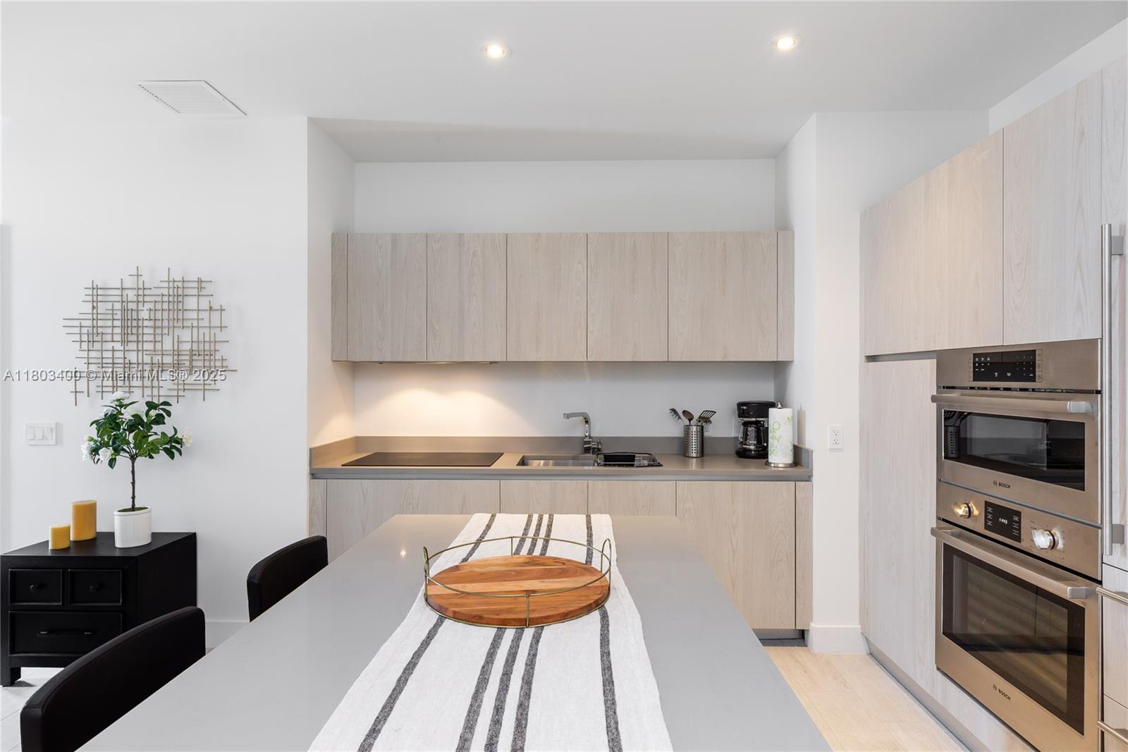 4010 SOUTH OCEAN CONDO - Residential Lease