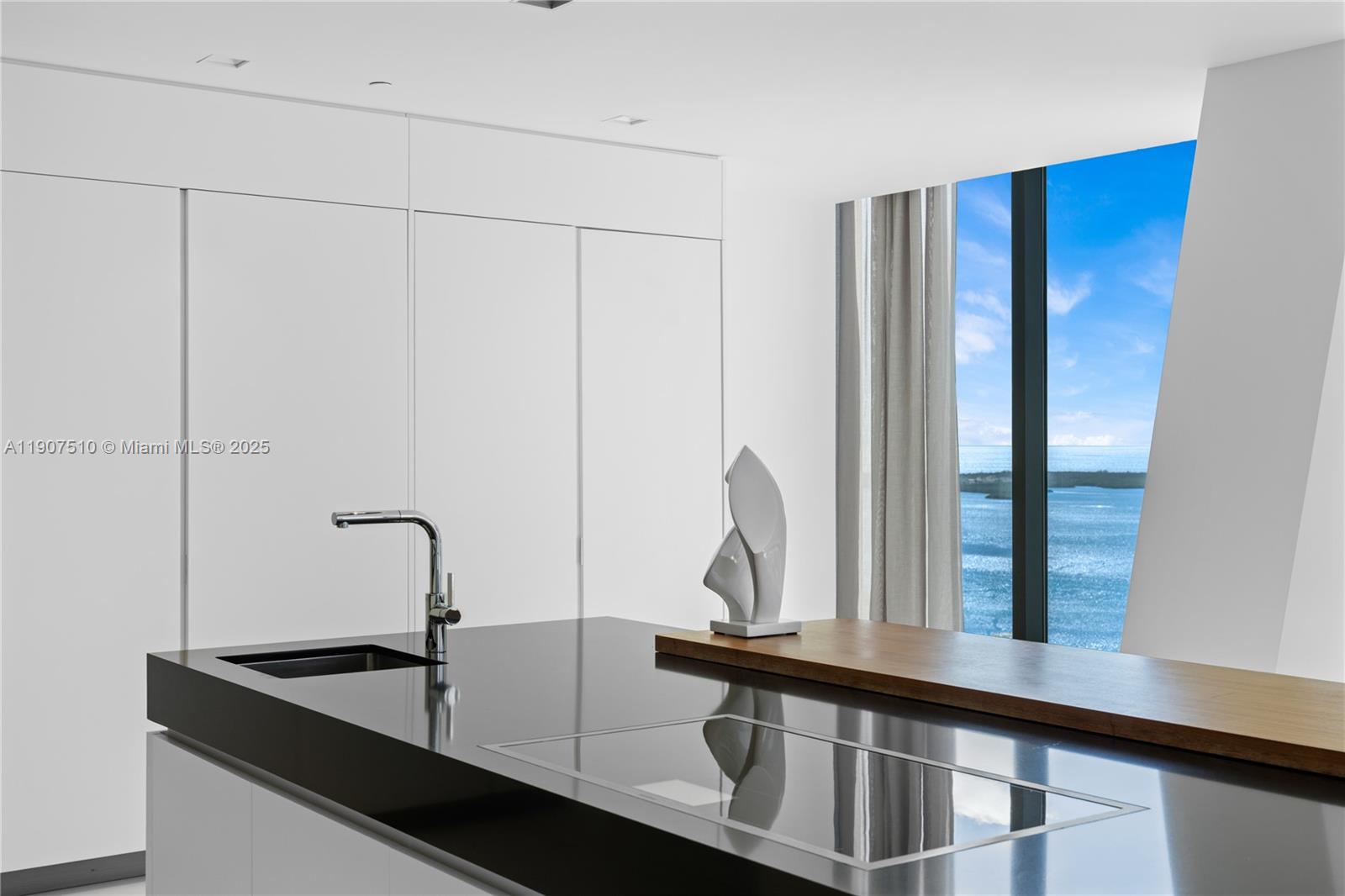 1000 Museum - Residential