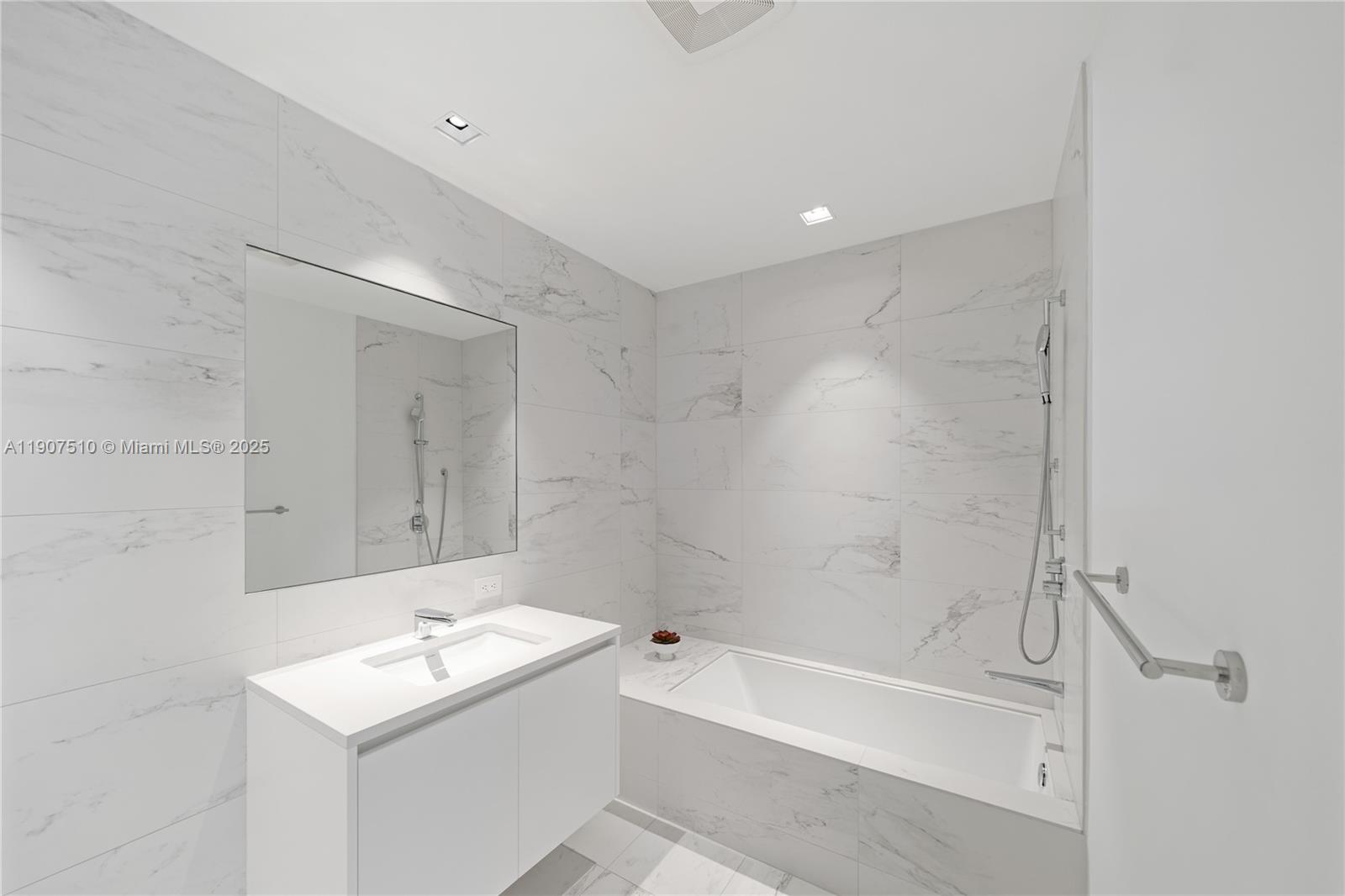 1000 Museum - Residential