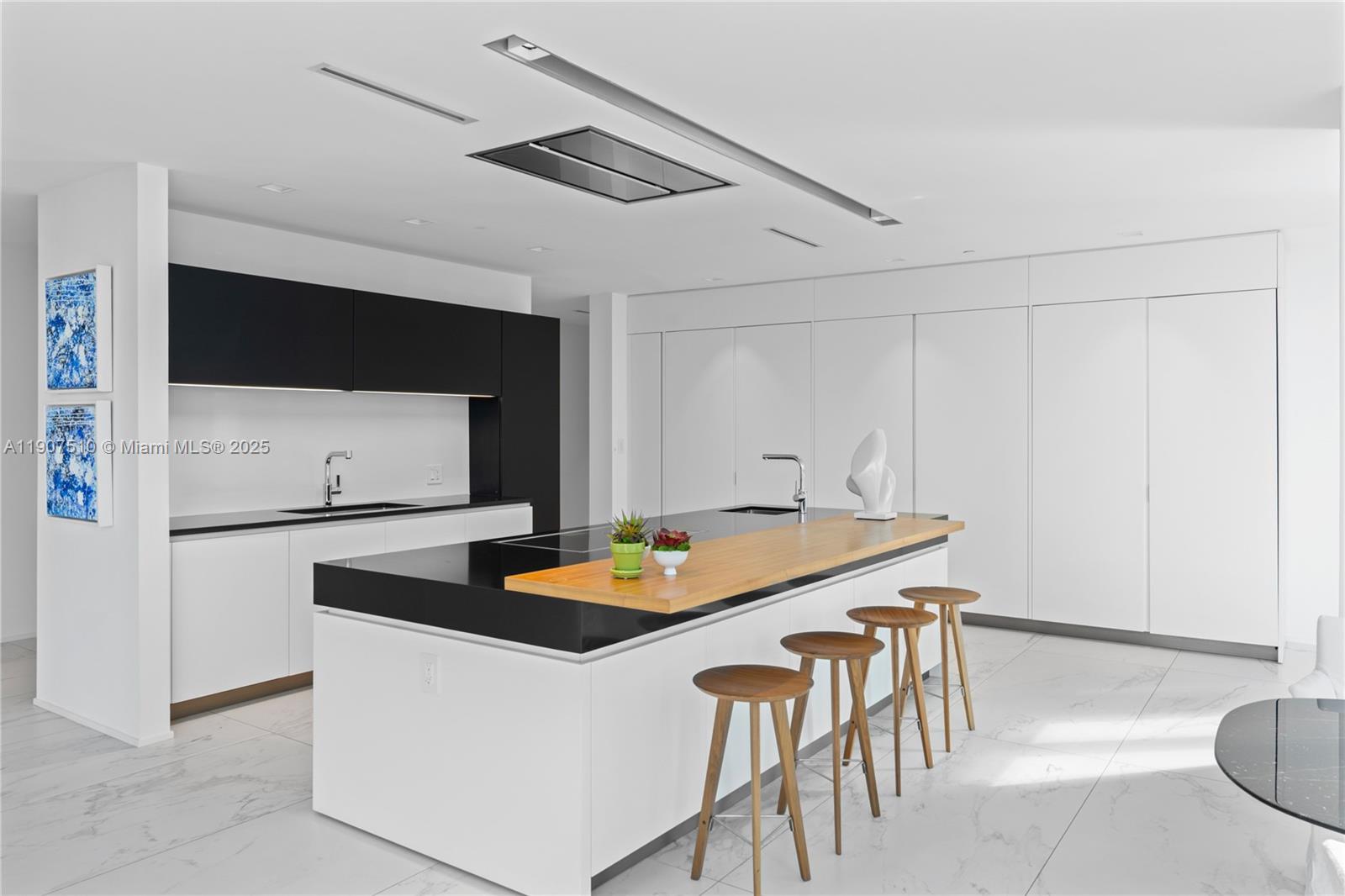 1000 Museum - Residential