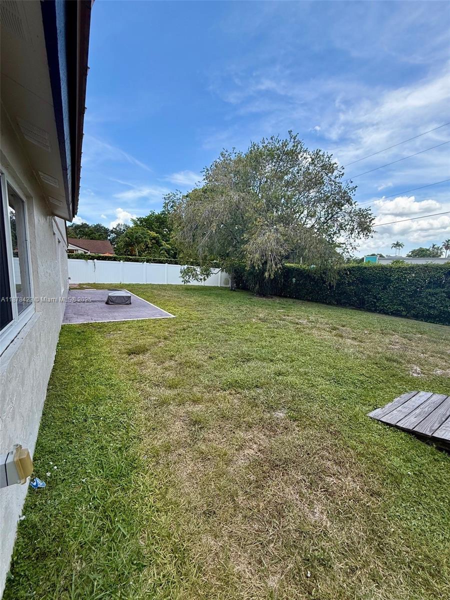 FLAMINGO GARDENS-PHASE TW - Residential Lease