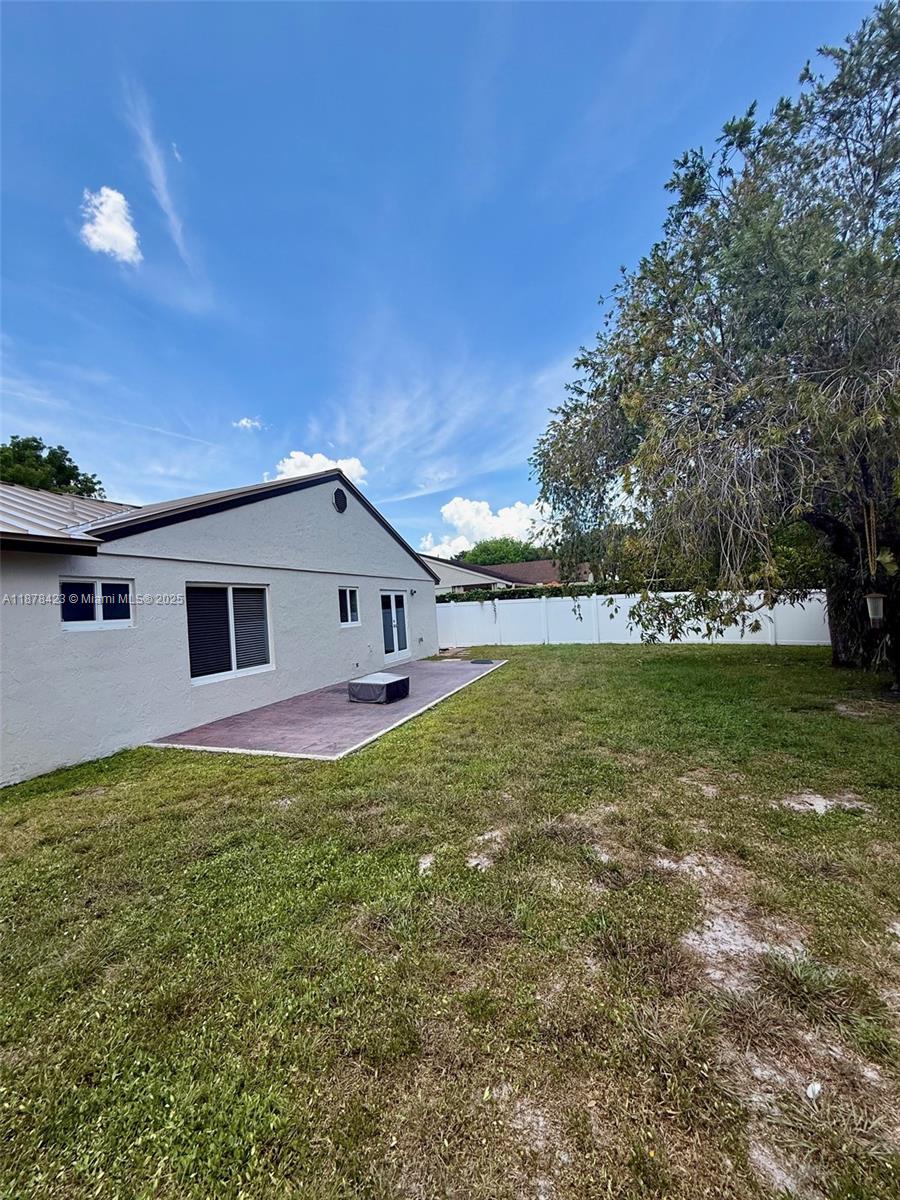 FLAMINGO GARDENS-PHASE TW - Residential Lease