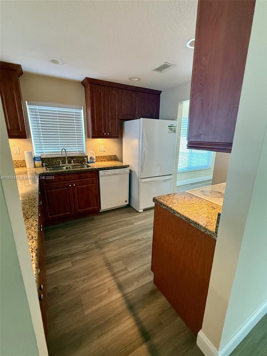 FLAMINGO GARDENS-PHASE TW - Residential Lease