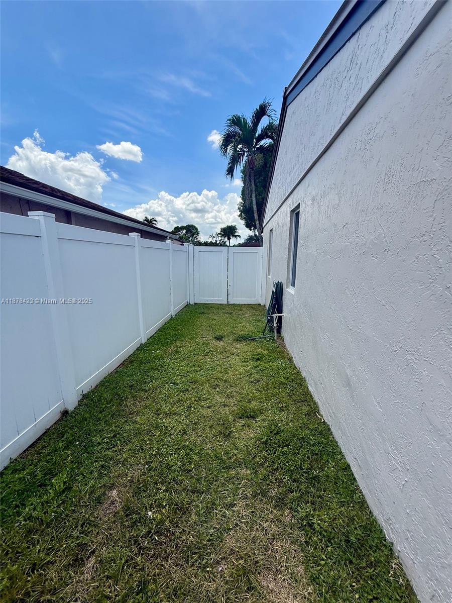 FLAMINGO GARDENS-PHASE TW - Residential Lease