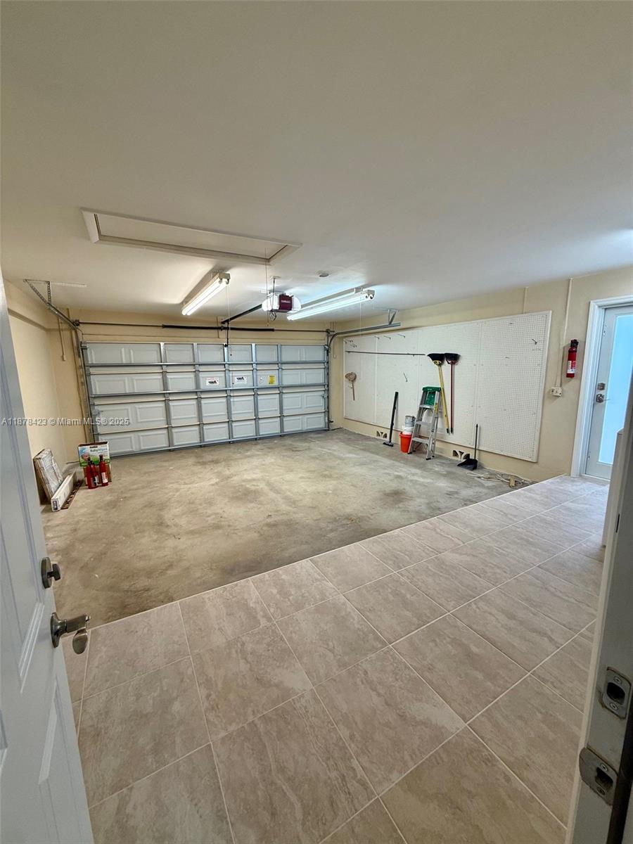 FLAMINGO GARDENS-PHASE TW - Residential Lease