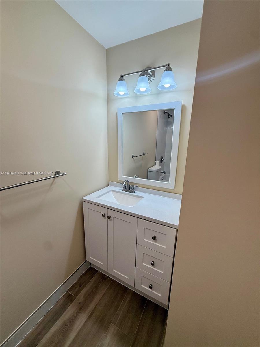 FLAMINGO GARDENS-PHASE TW - Residential Lease