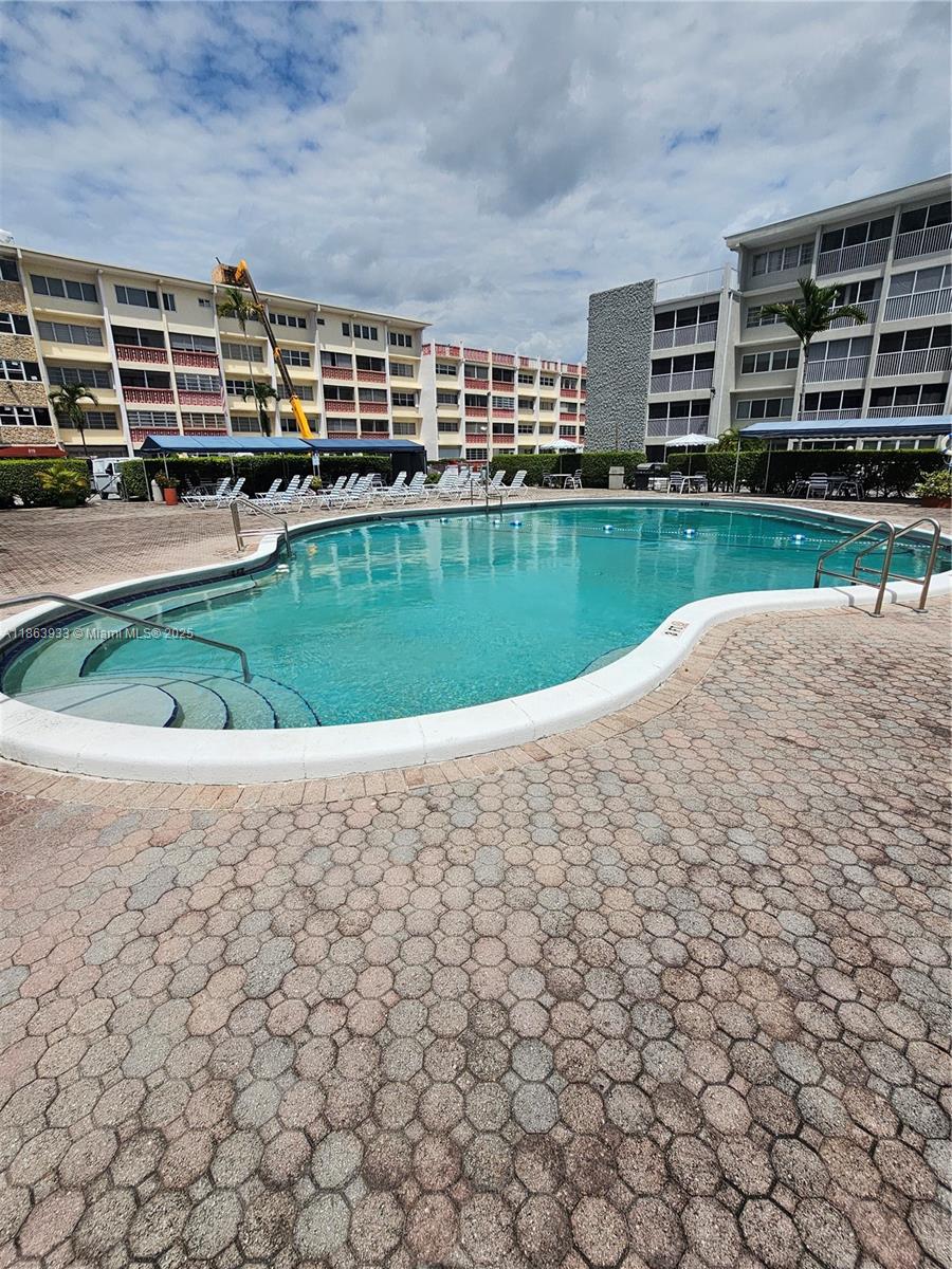 FIRST GULFSTREAM GARDEN - Residential