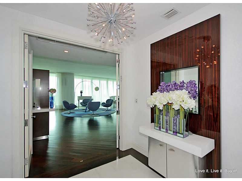Sophistication and simplicity where the art of of living well is measured in many ways. Surrounded by a+ rated schools, great shopping, and two international airports, Porto Vita is best location around. Offering exquisite dining, spectacular spa services , and a commitment to treat you as the most important person on earth has made Porto Vita a wonderful place to come home to. Housekeeper room, oversized terraces spacious living areas AND 2+ dogs max 40 LBS allowed. Love it, Live it, BUY IT!