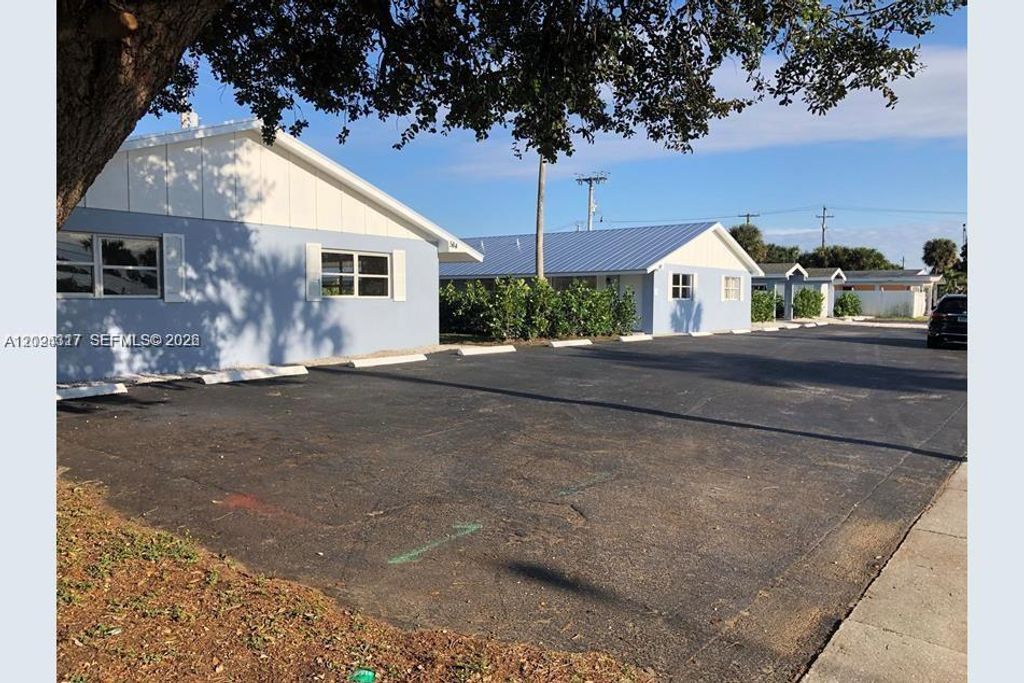 Photo of 588 Holly Dr #B, Palm Beach Gardens, FL 33410 (MLS # A12024317)