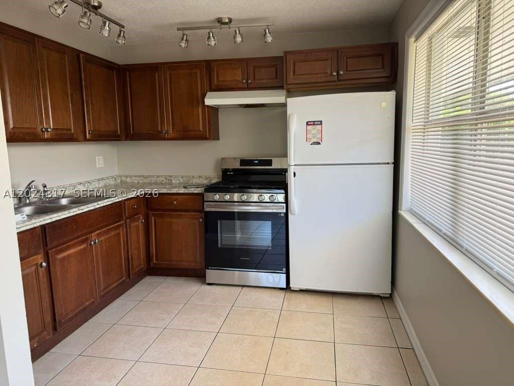 Photo of 588 Holly Dr #B, Palm Beach Gardens, FL 33410 (MLS # A12024317)