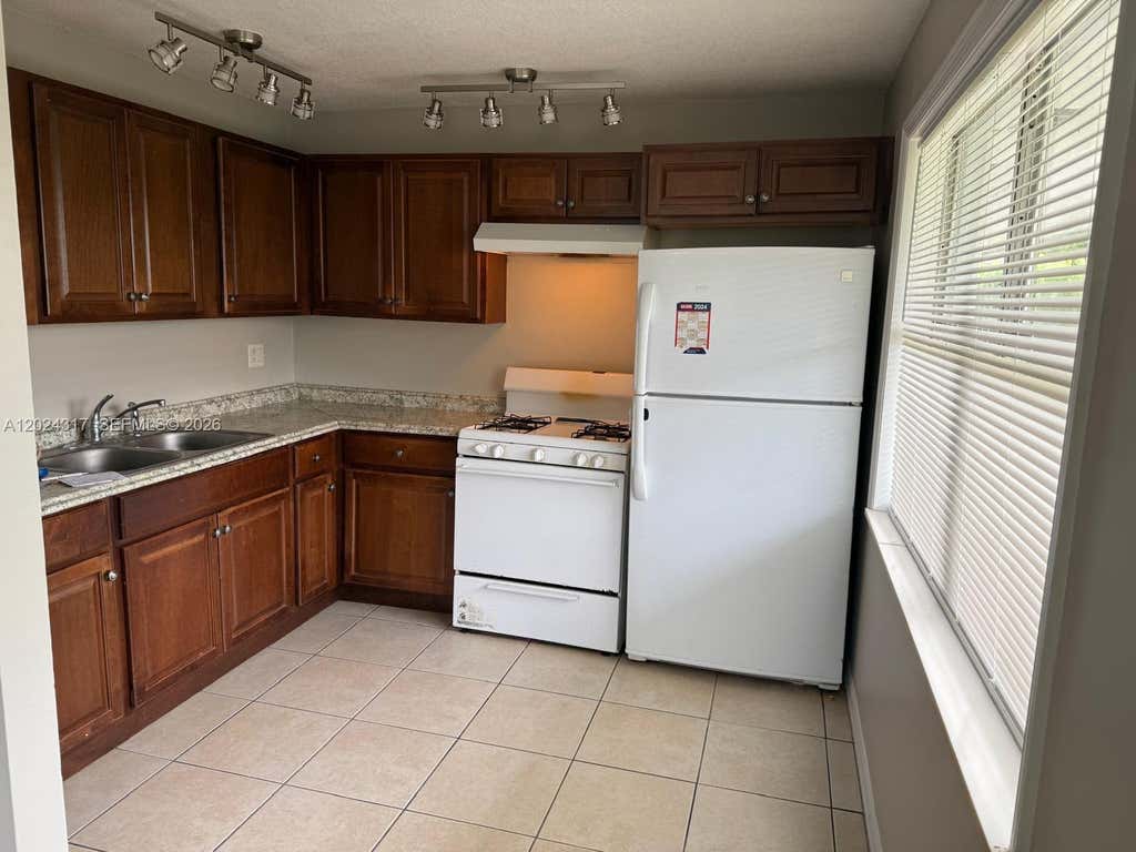 Photo of 588 Holly Dr #B, Palm Beach Gardens, FL 33410 (MLS # A12024317)