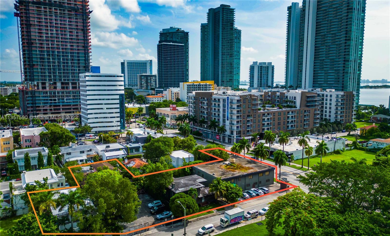 ESCOTTONIA PARK - Land