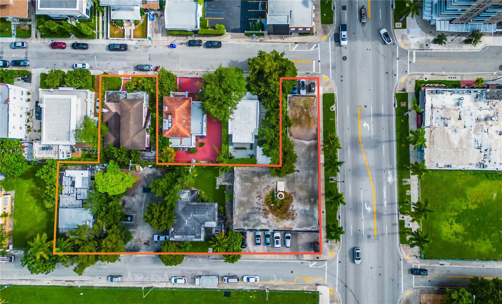 ESCOTTONIA PARK - Land