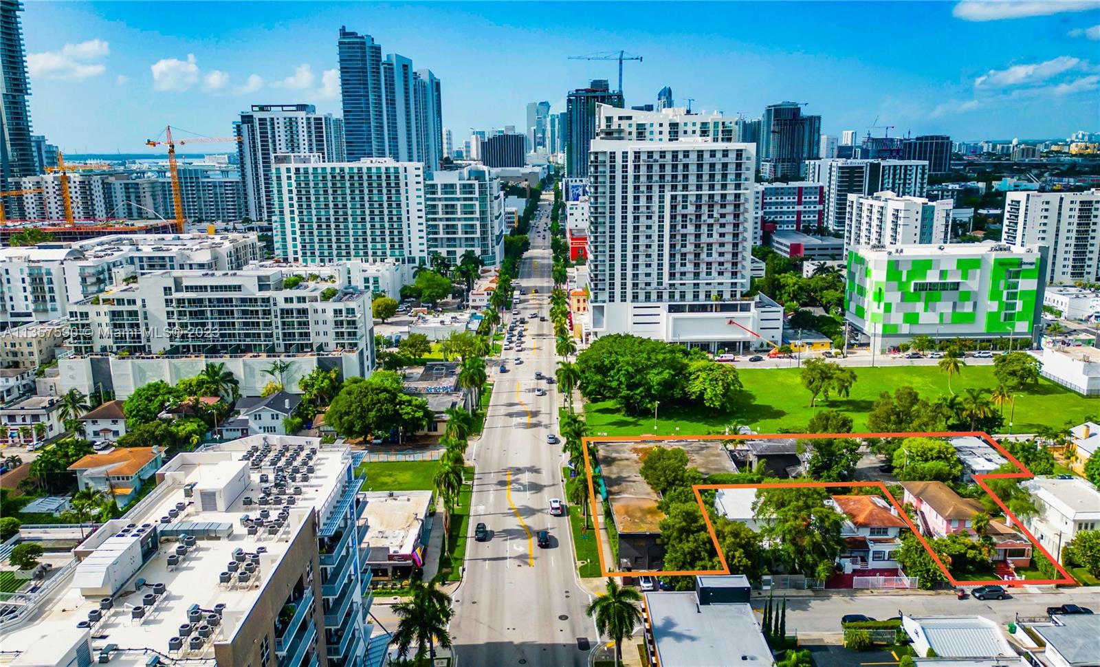 ESCOTTONIA PARK - Land