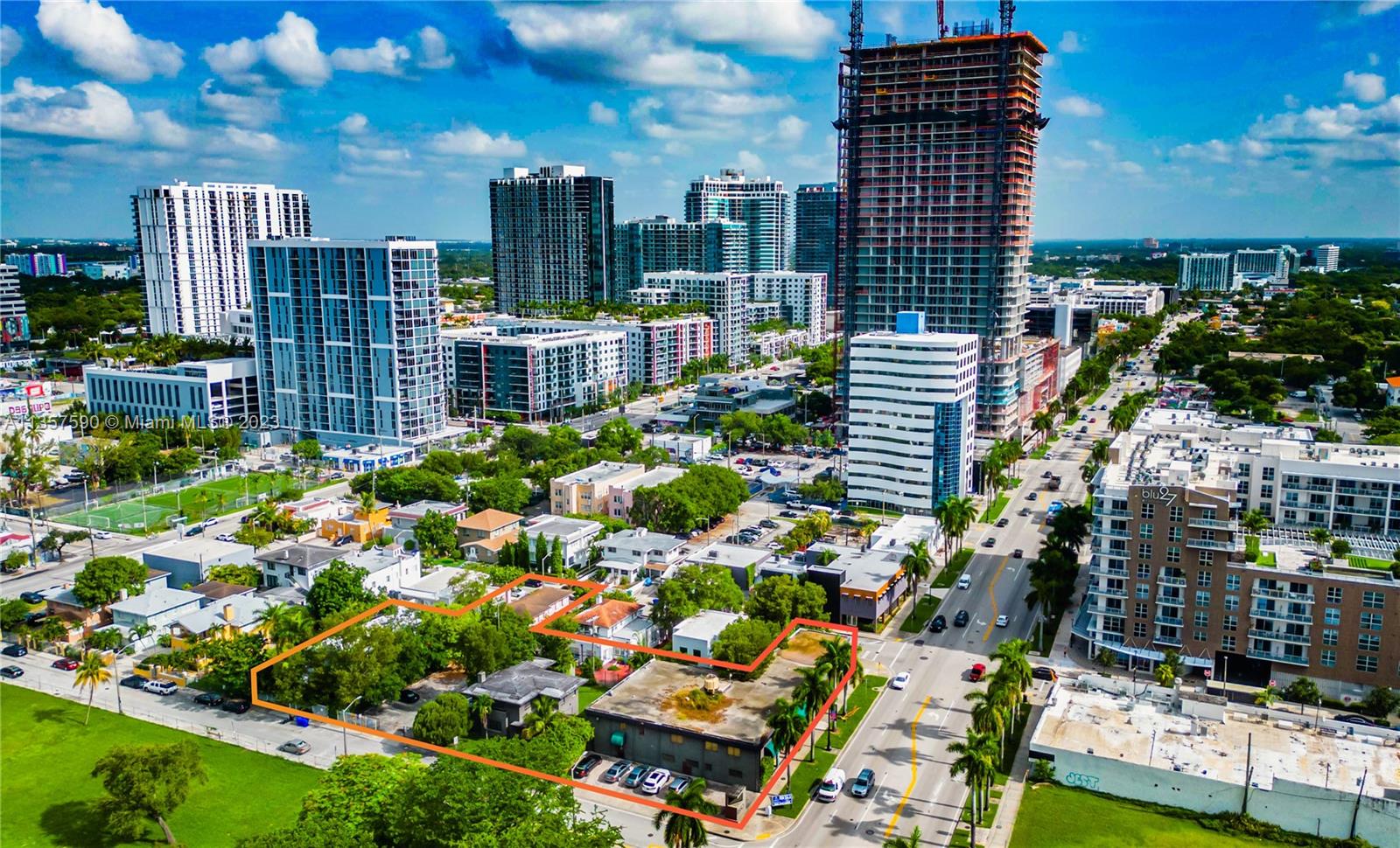 ESCOTTONIA PARK - Land