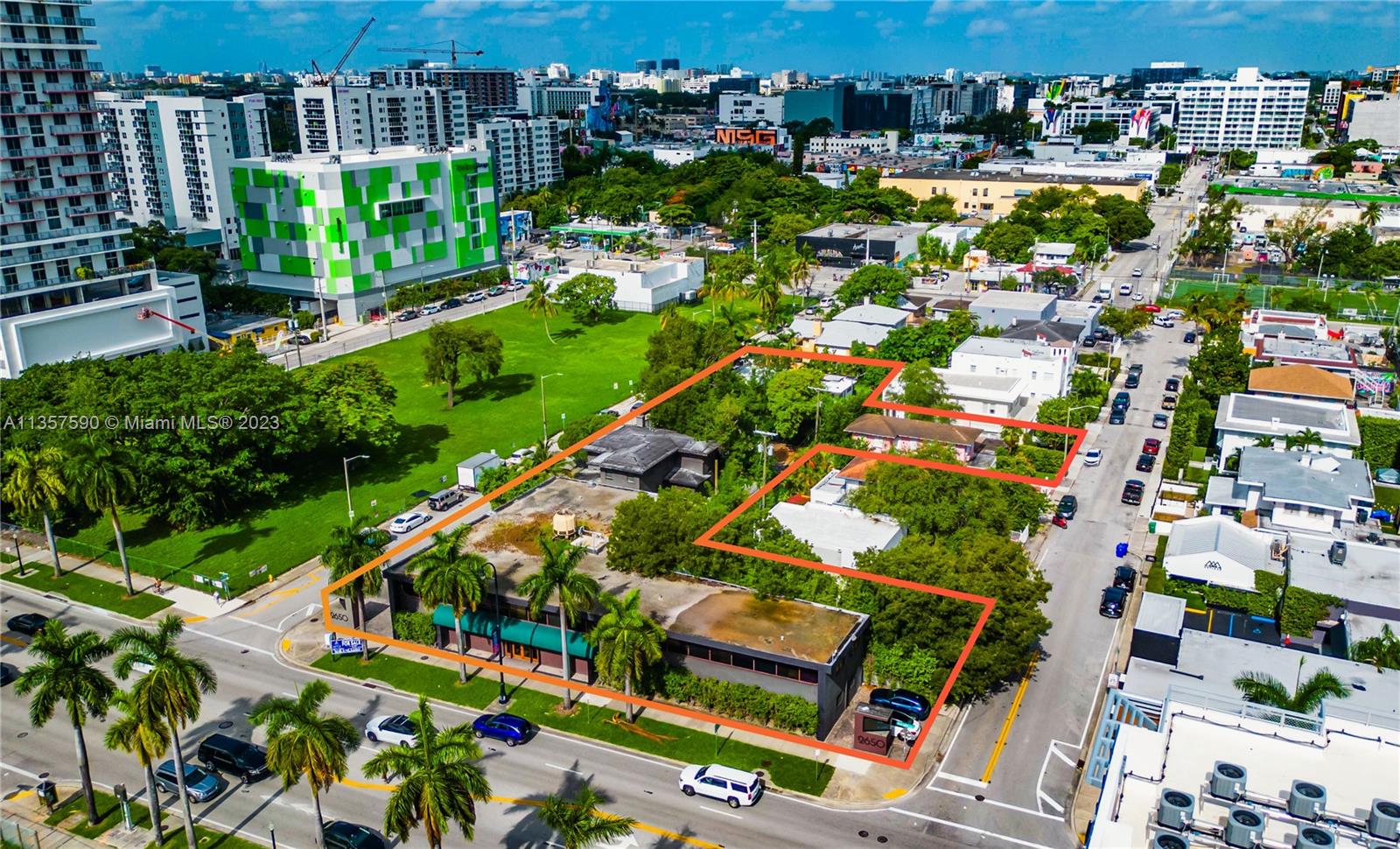 ESCOTTONIA PARK - Land