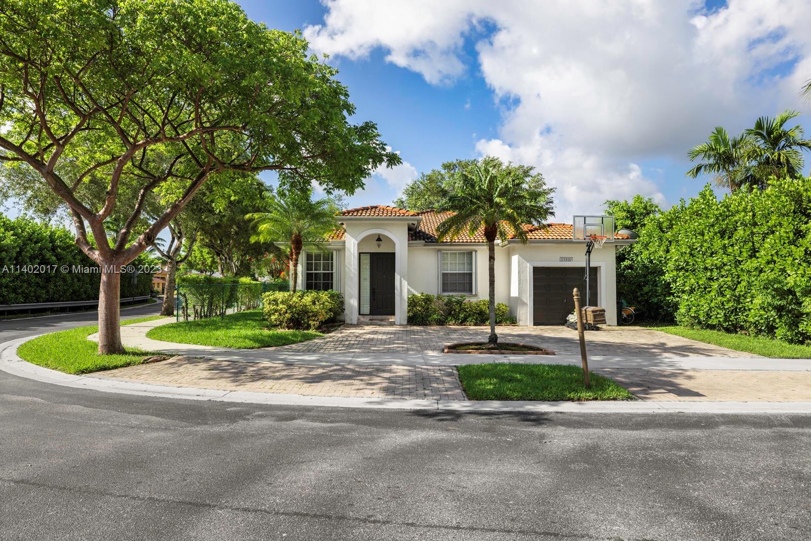Discover comfort and privacy in this 3-bed, 2-bath home in the sought-after gated community of Signature Gardens. With 1,450 sq ft, a corner lot, and easy access to highways, shopping, and great schools, this charming residence offers the ideal blend of convenience and tranquility. Don't miss out on this opportunity to embrace the Kendall lifestyle