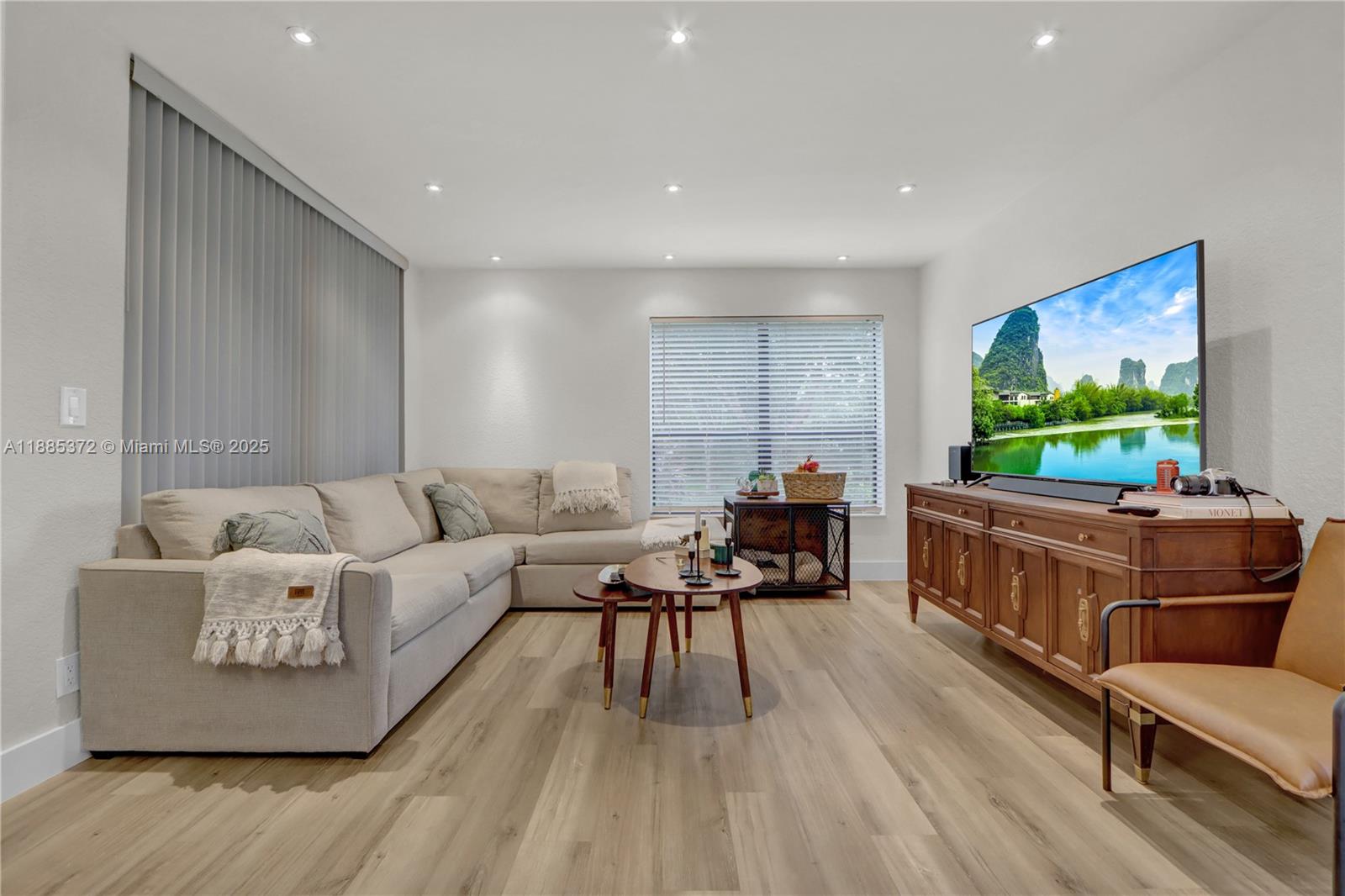 CENTERPOINTE CONDO - Residential Lease