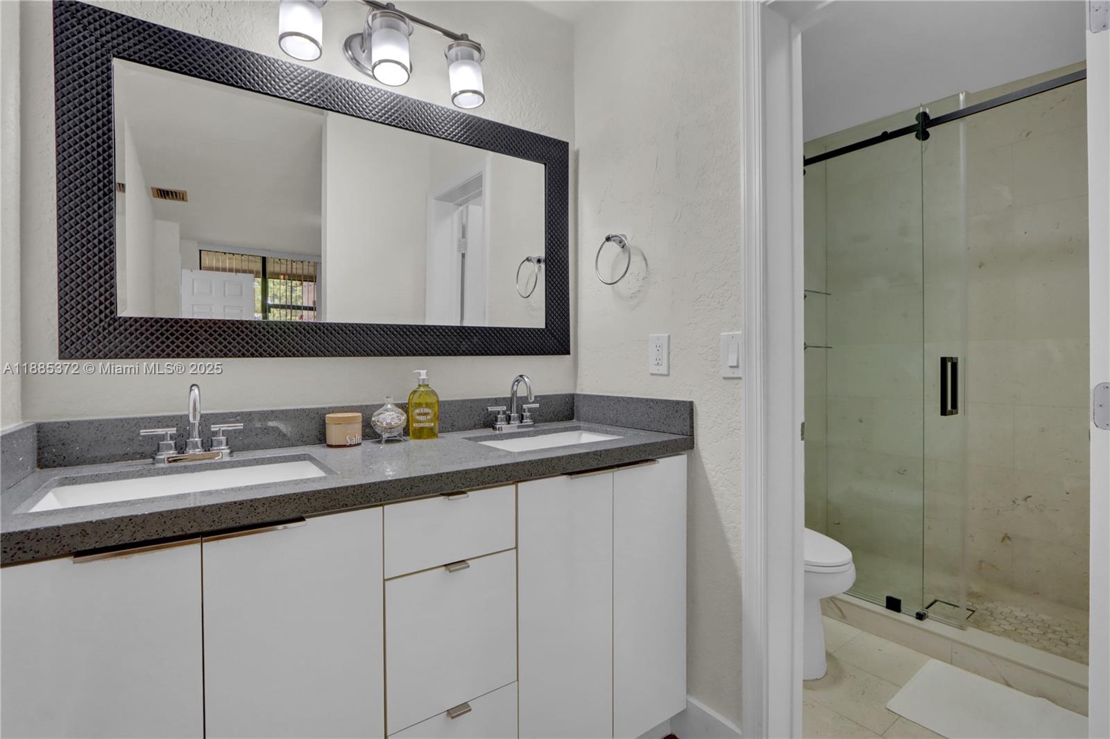 CENTERPOINTE CONDO - Residential Lease