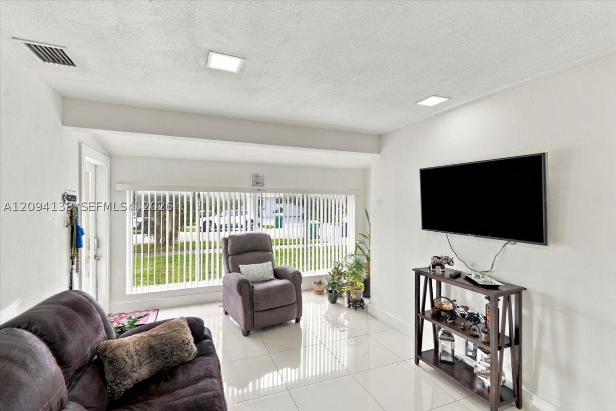 9625 Dominican Dr