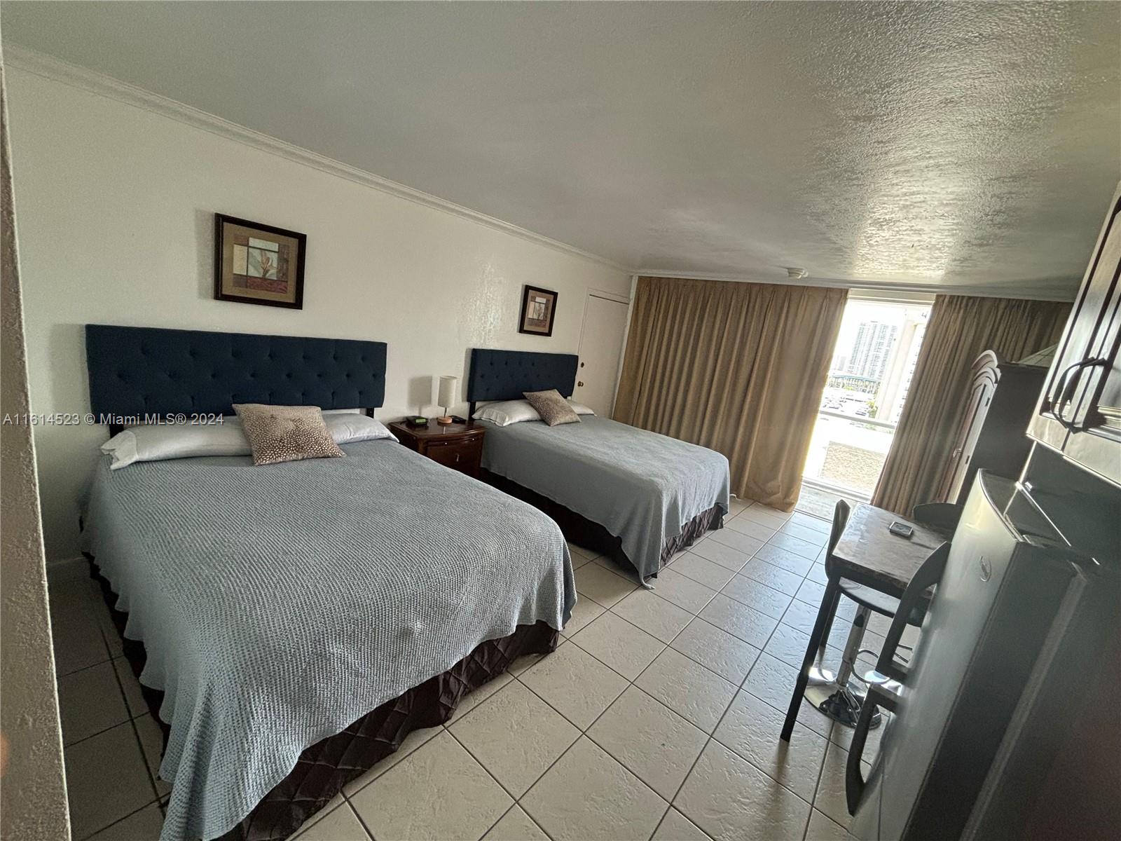 THE AVENTURA BEACH CLUB C - Residential