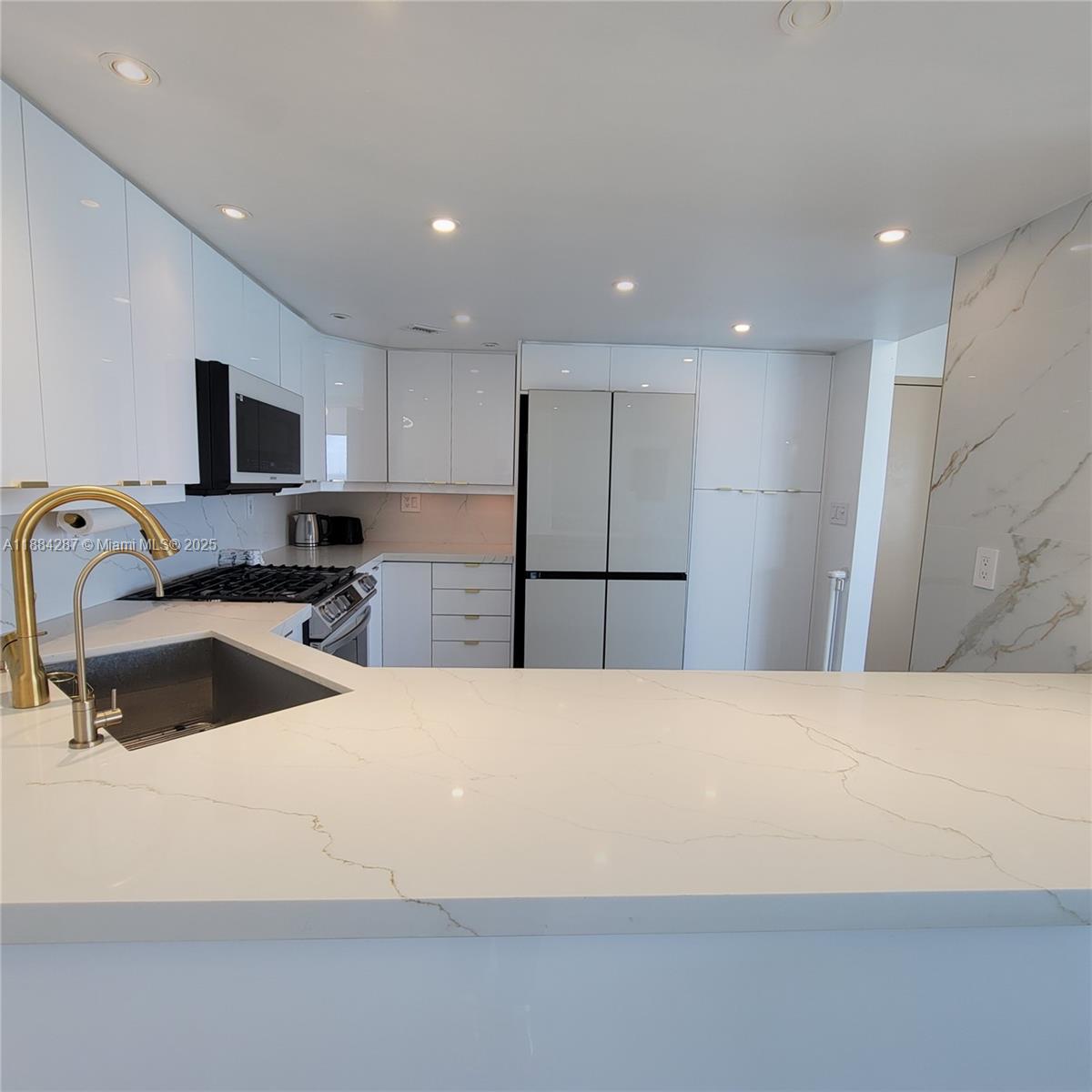 PARKER PLAZA CONDO ESTATE - Residential Lease