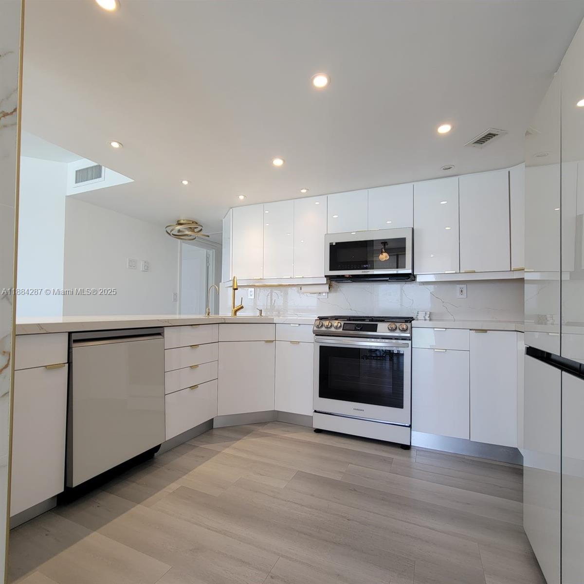 PARKER PLAZA CONDO ESTATE - Residential Lease