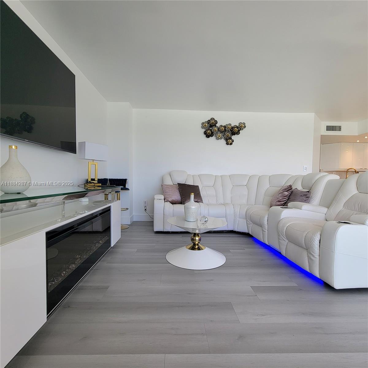 PARKER PLAZA CONDO ESTATE - Residential Lease