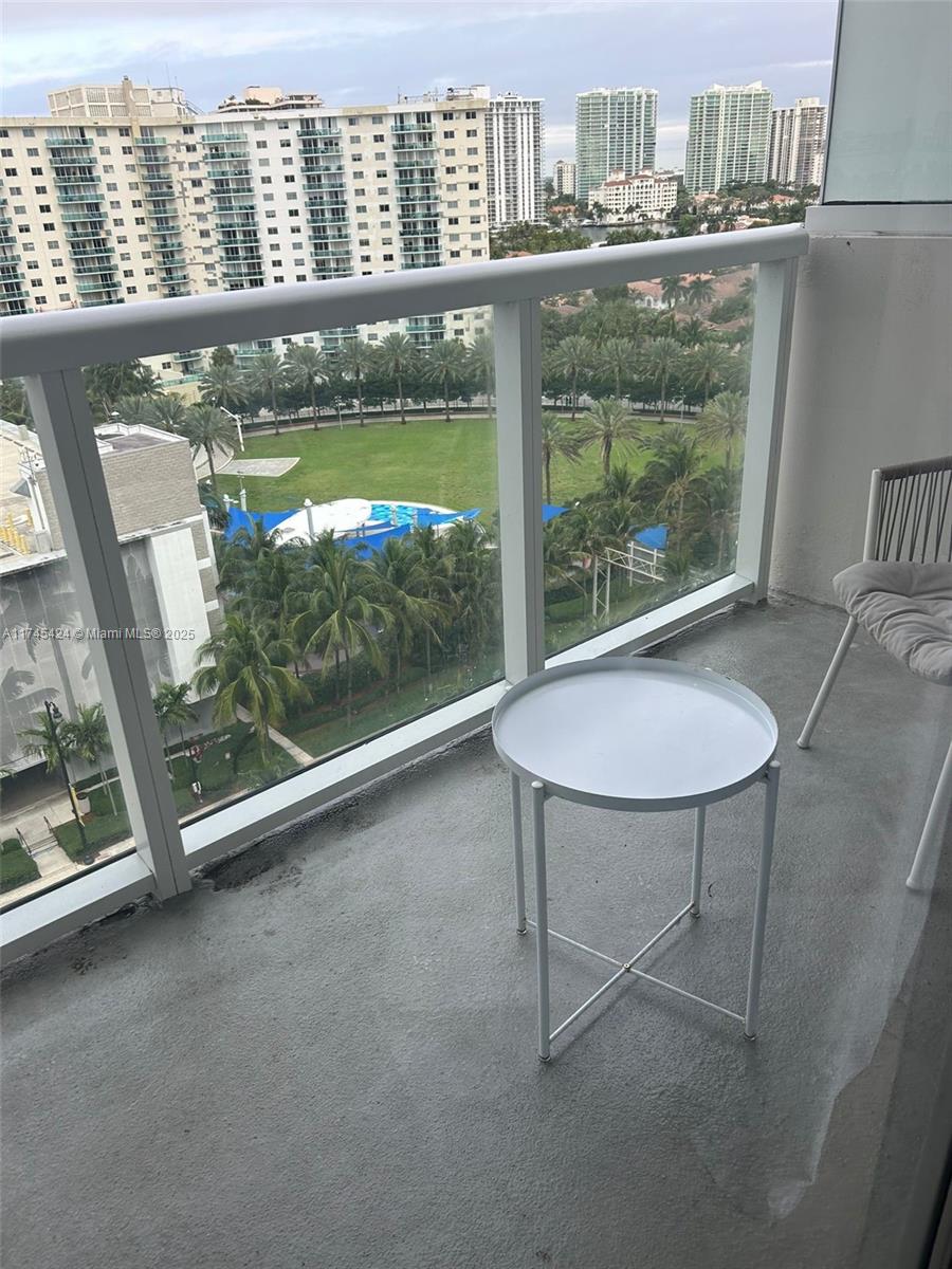 THE AVENTURA BEACH CLUB C - Residential