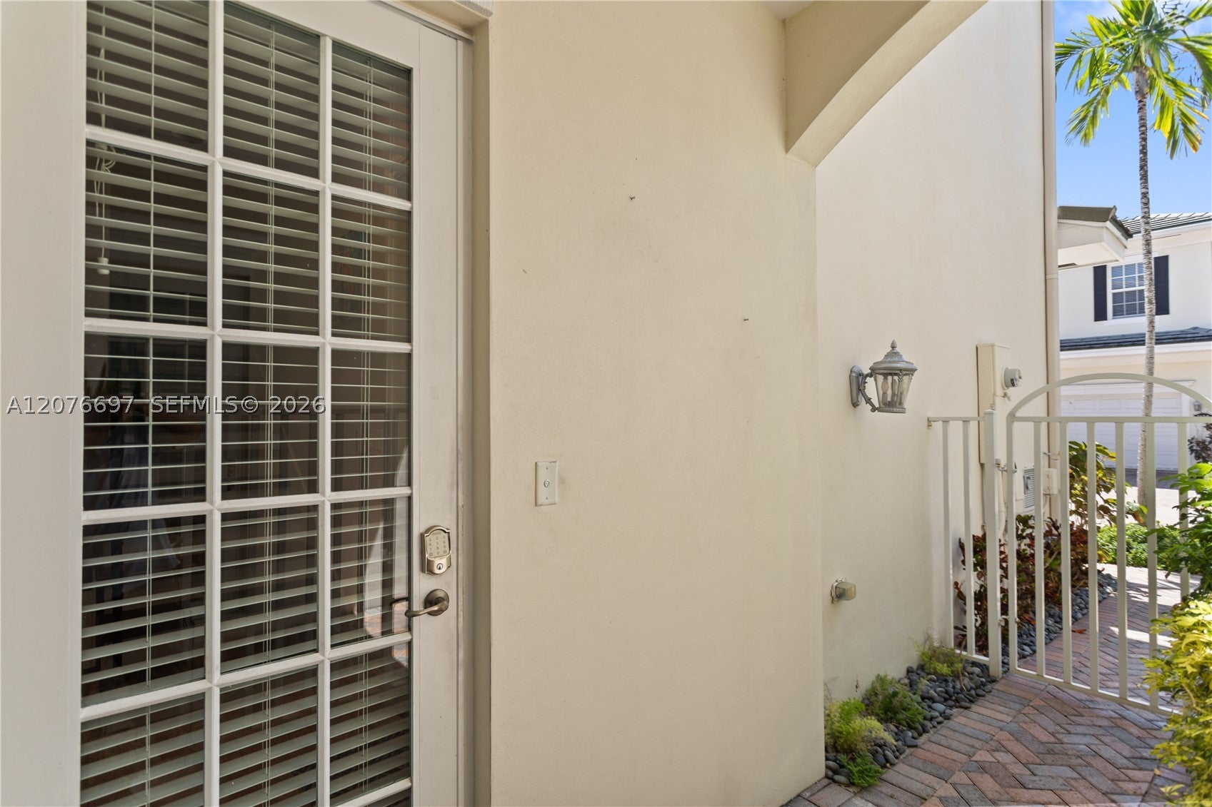 1139 N Victoria Park Rd
