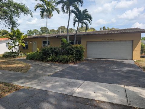 14331 Lake Saranac Ave Miami Lakes FL 33014