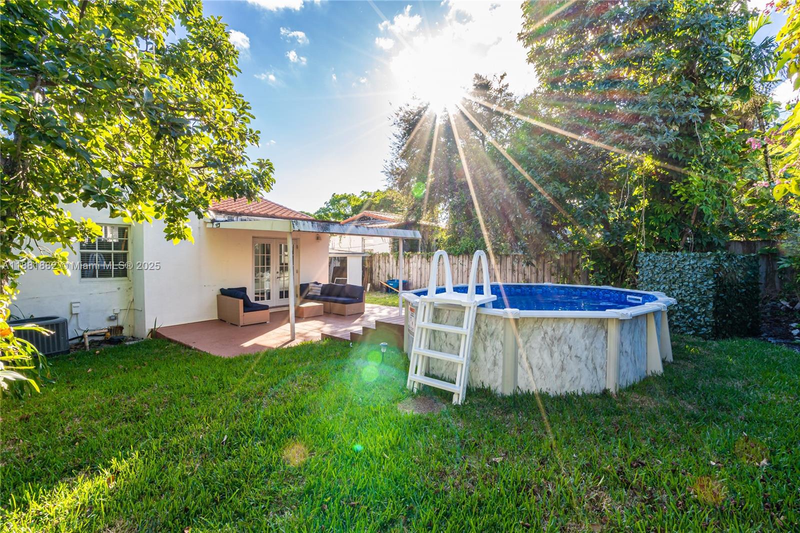 VEDADO - Residential Lease
