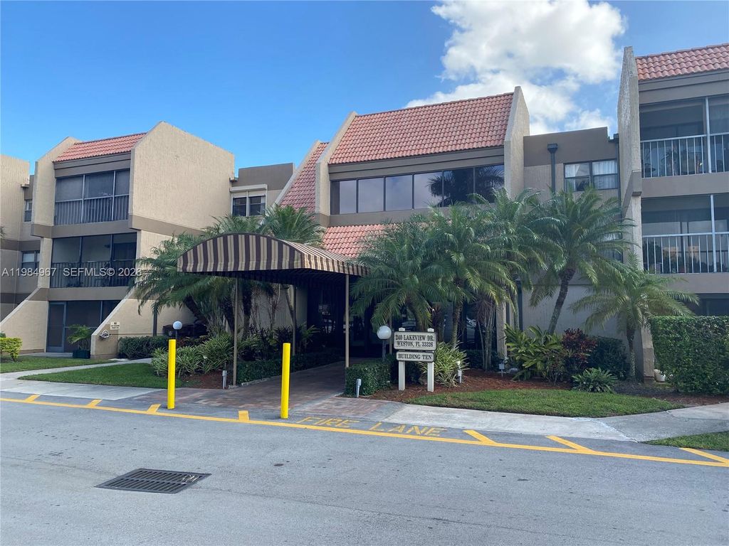 Photo of 240 Lakeview Dr #308, Weston, FL 33326 (MLS # A11984967)