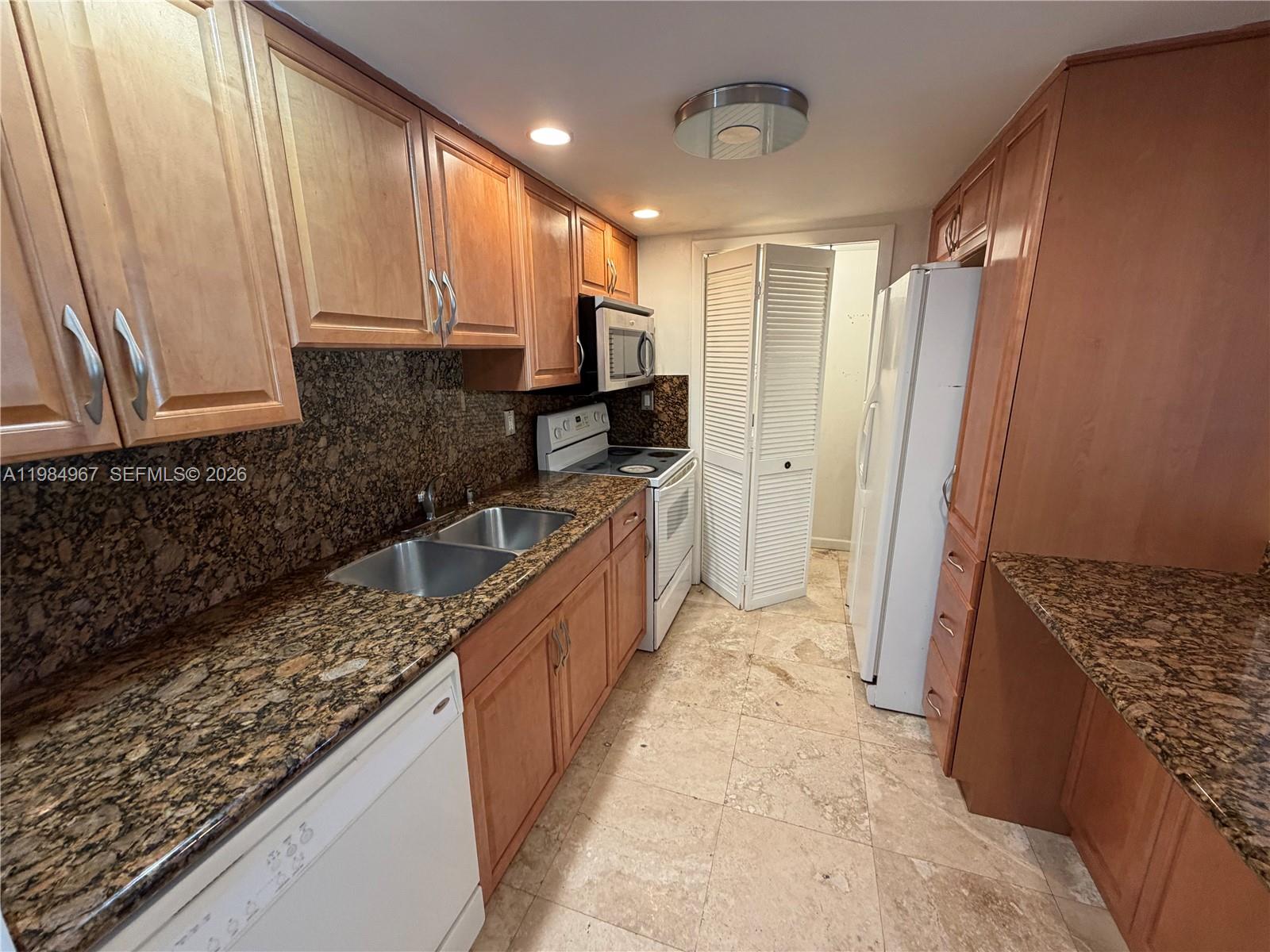 RACQUET CLUB 10 AT BONAVE - Residential Lease