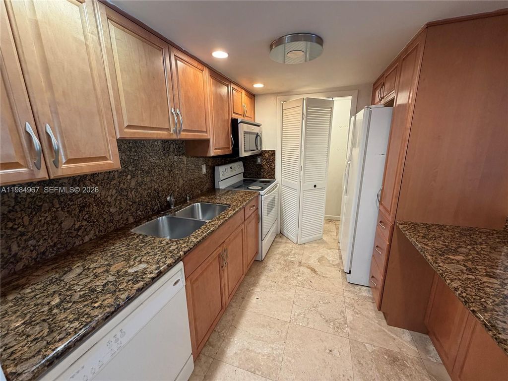 Photo of 240 Lakeview Dr #308, Weston, FL 33326 (MLS # A11984967)