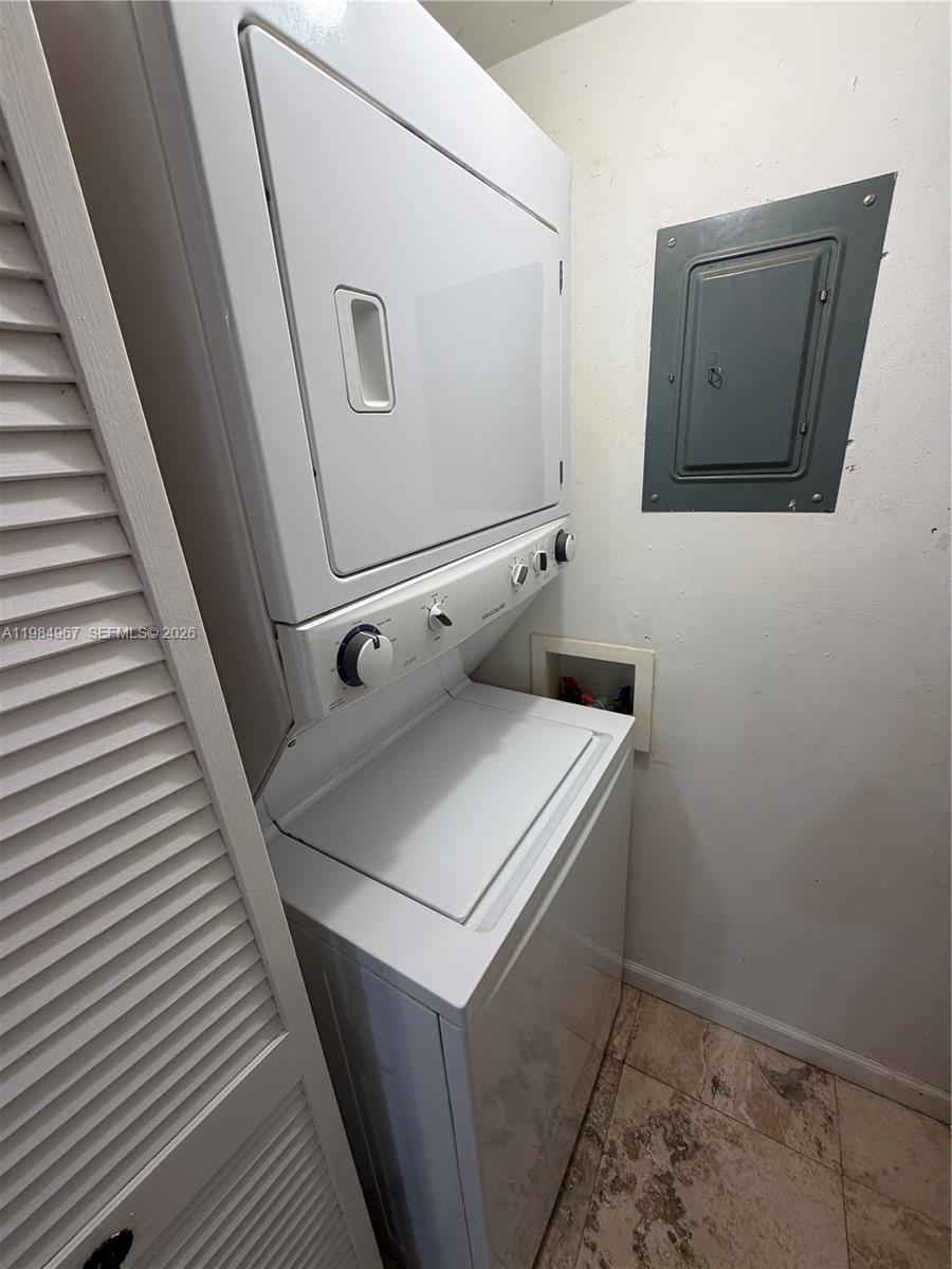 RACQUET CLUB 10 AT BONAVE - Residential Lease